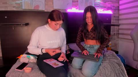 Mia online show from December 4, 2:09 am