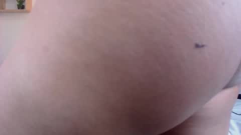 M I A  A Y R A online show from October 18, 4:41 pm