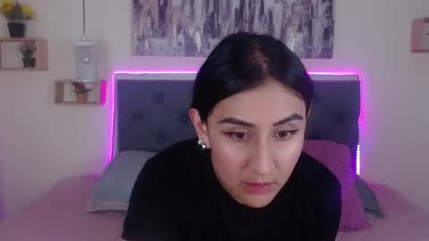 M I A  A Y R A online show from November 5, 5:46 pm