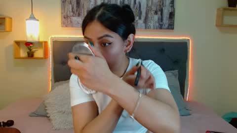 M I A  A Y R A online show from December 20, 4:14 pm