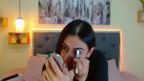 M I A  A Y R A online show from January 7, 4:31 pm