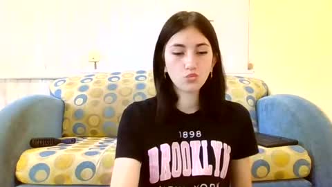 Snapshot of mia_beauti_live chatting on July 7, 1:26 pm mia_beauti_live online show from July 7, 1:26 pm
