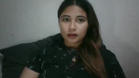 Snapshot of mia_bella04 chatting on January 14, 1:47 am mia_bella04 online show from January 14, 1:47 am