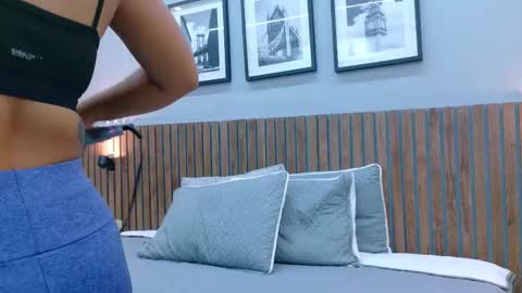 Mia Bellefort online show from February 23, 8:28 pm