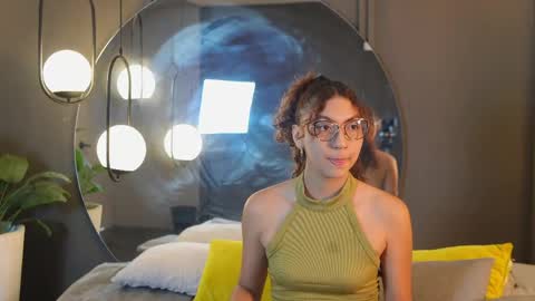 Snapshot of mia_belmont chatting on June 4, 6:47 pm Belmont and Mia online show from June 4, 6:47 pm