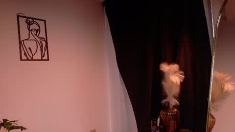 Snapshot of mia_benett_ chatting on June 18, 2:10 pm Mia Benett online show from June 18, 2:10 pm