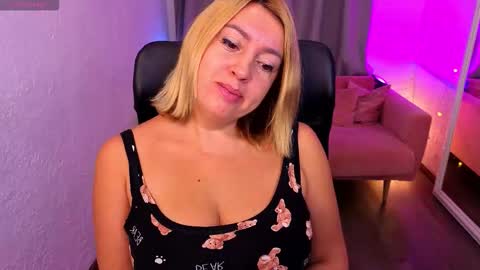 Mia online show from October 5, 9:29 am