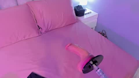 Snapshot of mia_cataleiya chatting on October 1, 11:27 am mia online show from October 1, 11:27 am