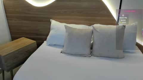 M I A  online show from November 21, 2:54 am