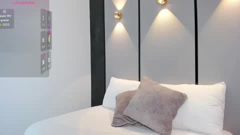 M I A  online show from March 15, 2:17 am