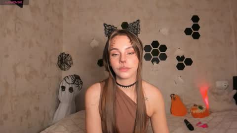 Mia  next stream Thursday 1400 UTC1 Friday 1400 UTC1 online show from October 30, 2:18 pm