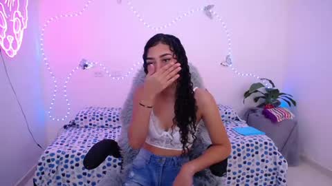 mia_cute_girl online show from June 2, 12:18 pm