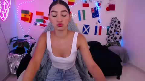 Snapshot of mia_cute_girl chatting on July 20, 12:07 pm mia_cute_girl online show from July 20, 12:07 pm
