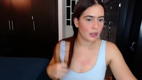 Snapshot of mia_danielsx chatting on December 4, 2:20 am Mia online show from December 4, 2:20 am