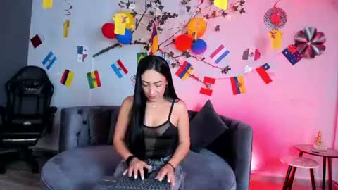 mia_davis__ online show from June 18, 11:36 am
