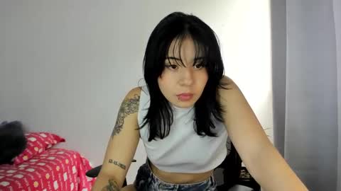 Mia online show from March 3, 3:31 pm