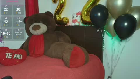 mia_fernand online show from April 14, 4:02 pm