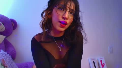 Snapshot of mia_flames chatting on November 10, 9:14 pm Mia flames online show from November 10, 9:14 pm