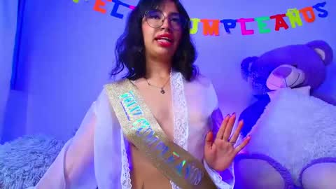 Snapshot of mia_flames chatting on November 24, 4:12 am Mia flames online show from November 24, 4:12 am