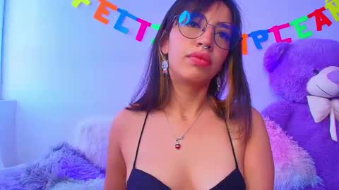 Snapshot of mia_flames chatting on November 25, 9:37 pm Mia flames online show from November 25, 9:37 pm