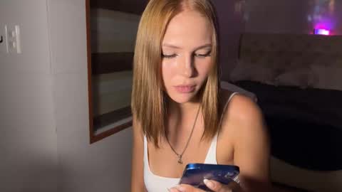 mia_floo online show from November 10, 2:27 pm