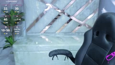 Mia online show from March 11, 1:17 pm