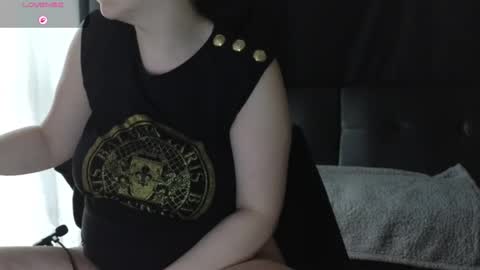 Snapshot of mia_g0ld chatting on March 9, 2:21 pm Golden ones online show from March 9, 2:21 pm