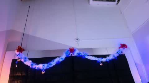 Snapshot of mia_garcia2 chatting on December 12, 12:38 am MIA online show from December 12, 12:38 am