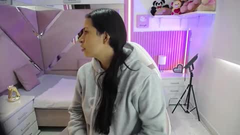 Snapshot of mia_garcia28 chatting on March 17, 7:50 pm mia_garcia28 online show from March 17, 7:50 pm