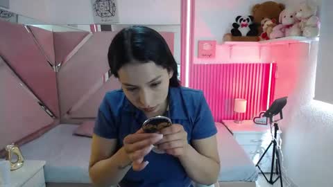 Snapshot of mia_garcia28 chatting on May 18, 1:28 pm mia_garcia28 online show from May 18, 1:28 pm
