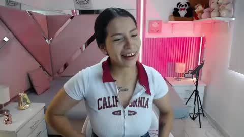 Snapshot of mia_garcia28 chatting on June 4, 1:39 pm mia_garcia28 online show from June 4, 1:39 pm