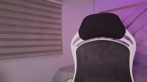 Mia online show from February 10, 3:10 am