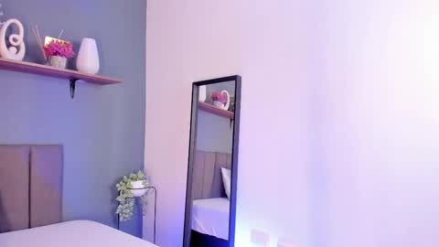 mia_gil_ online show from September 24, 8:23 pm