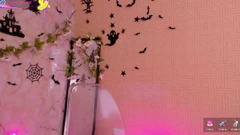 Mia online show from October 10, 3:11 pm