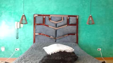 Mia online show from January 7, 8:55 pm