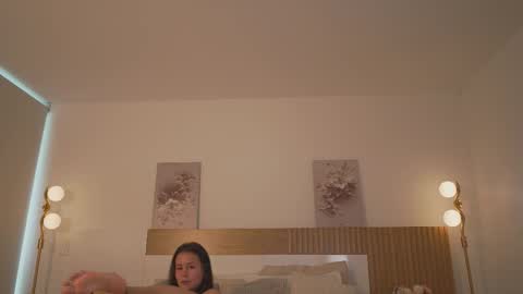 Snapshot of mia_greyy chatting on December 20, 9:11 pm online show from December 20, 9:11 pm