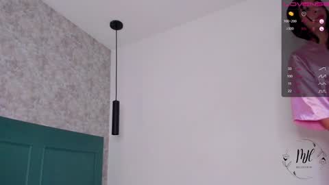  I am Mia  online show from December 5, 11:38 am