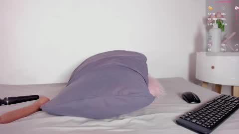  I am Mia  online show from April 18, 4:00 pm