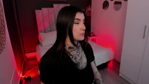 Snapshot of mia_jagger chatting on May 12, 7:11 pm Val online show from May 12, 7:11 pm