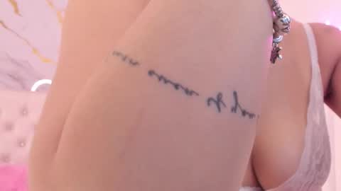 Snapshot of mia_jonnees chatting on October 15, 12:27 pm online show from October 15, 12:27 pm