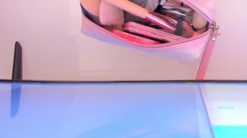 Snapshot of mia_jonnees chatting on October 18, 12:06 pm online show from October 18, 12:06 pm