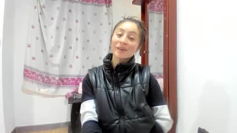 mia kaneee online show from December 11, 9:01 pm