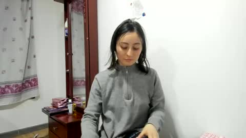 mia kaneee online show from December 16, 10:13 pm