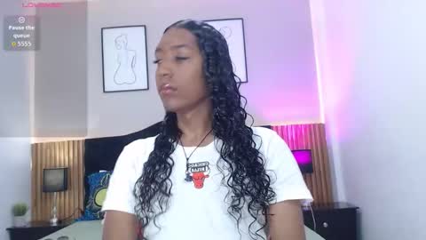 Mia online show from February 16, 1:07 pm