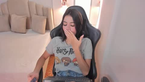 Mia online show from September 12, 7:08 am