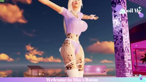 Mia online show from April 15, 6:59 pm