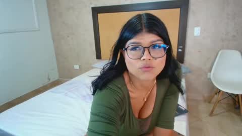 Snapshot of mia_lopez52 chatting on October 2, 6:15 pm MIALOPEZ . Y . online show from October 2, 6:15 pm