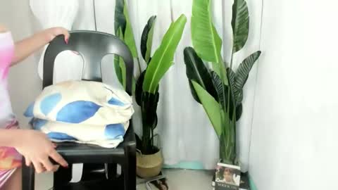 M I A online show from February 26, 10:03 am