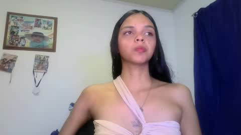 Snapshot of mia_lucy_21 chatting on December 14, 10:14 pm mia lucy 21 online show from December 14, 10:14 pm