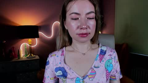 Mia online show from October 25, 6:43 am